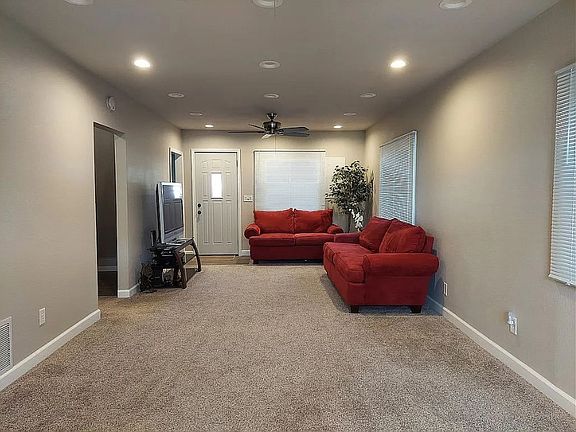 3rd image of 621 E Granger Ave