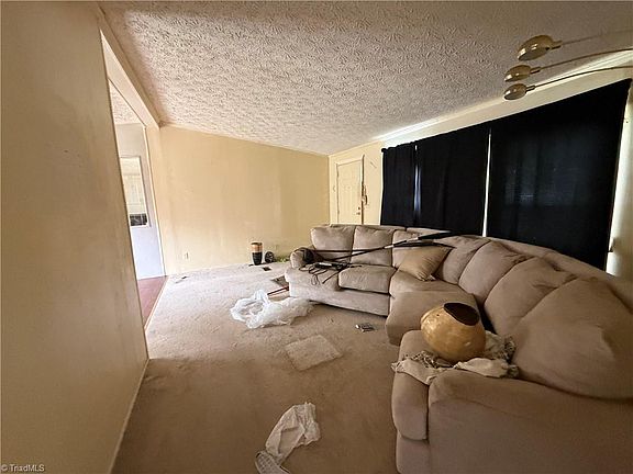 5th image of 128 Loy Dr
