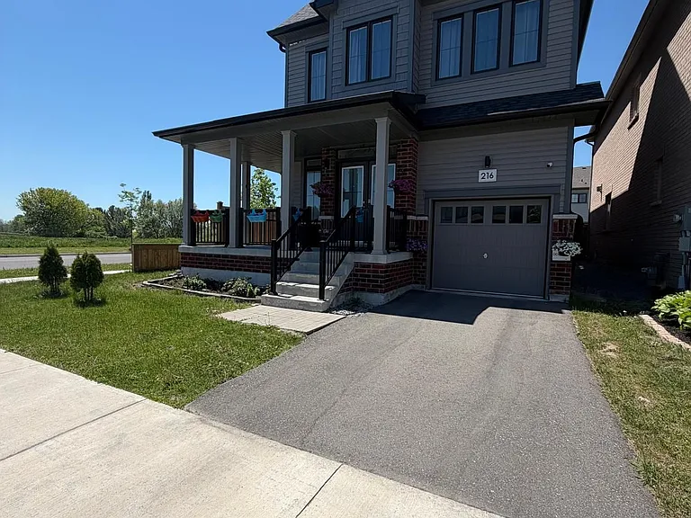216 Fleetwood Dr — Photo 2