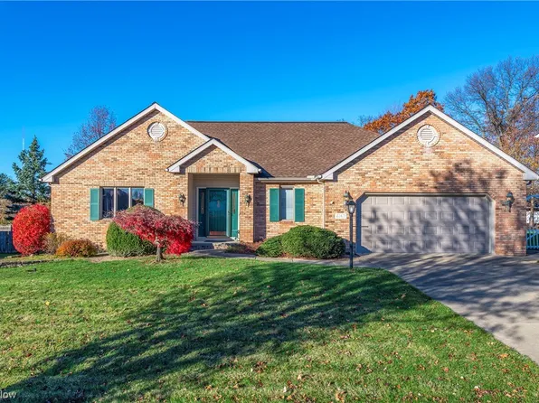 4167 Vincent Dr, Seven Hills, OH 44131