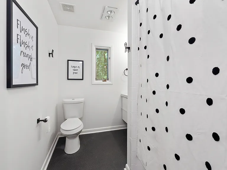 719 Mercer Cir — Photo 13