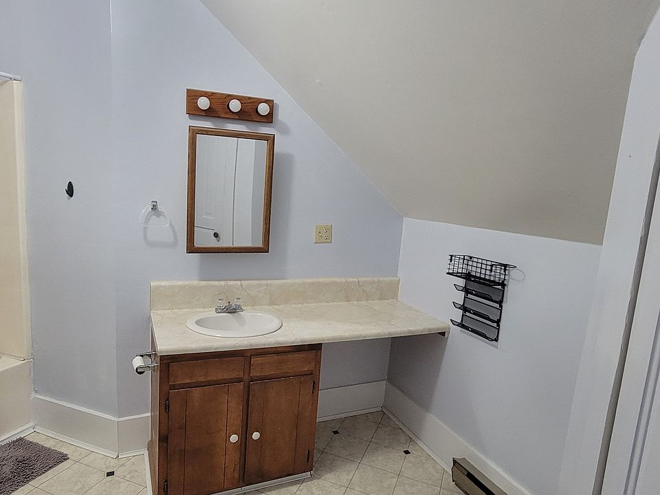 2nd image of 18 E Main St APT 1
