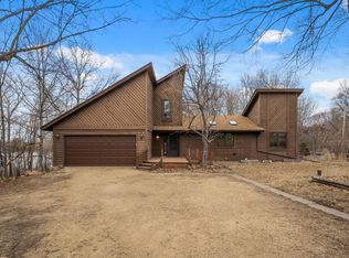 18710 Highland Ave, Deephaven, MN 55391