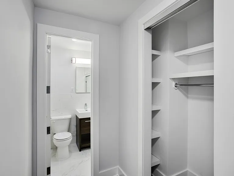 2400 Webb Ave #7K — Photo 7