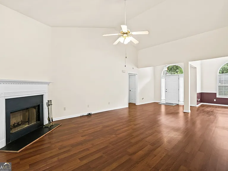 3245 Chandon Ln — Photo 4