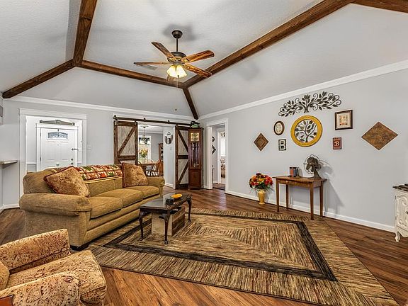 3rd image of 113 W Larkspur Dr