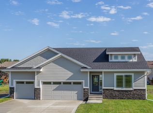 3435 Grand Valley Dr, West Des Moines, IA 50265