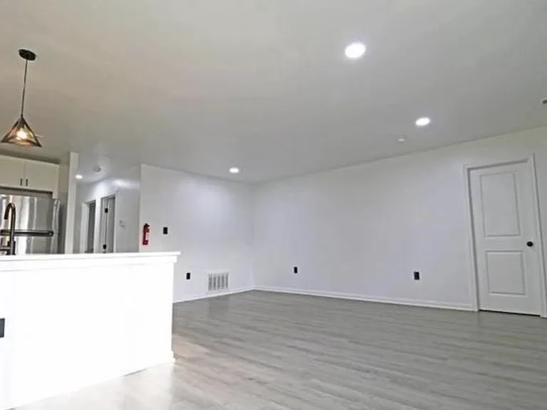 511 Corinthian Ave #B — Photo 1