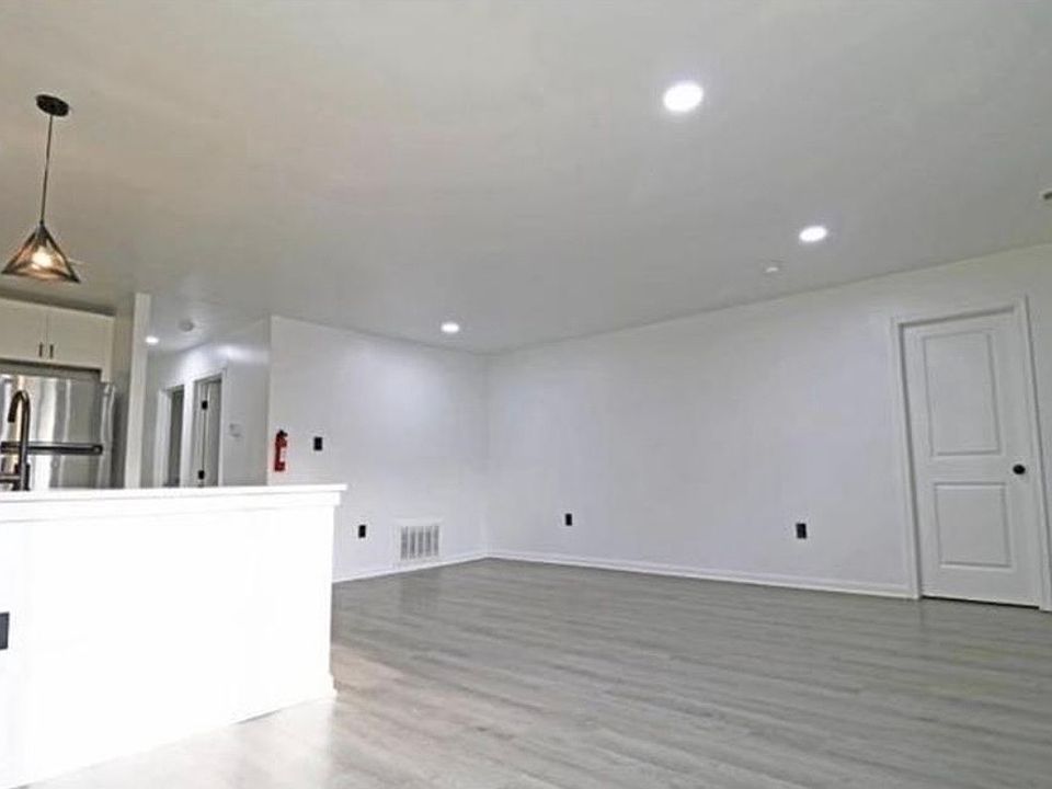 1st image of 511 Corinthian Ave Unit B