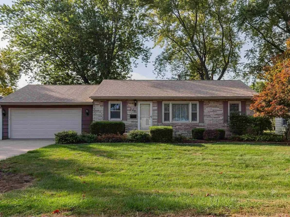 1124 35th Avenue Ct, East Moline, IL 61244