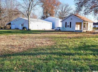 138 Camelia Rd, Flora, IL 62839