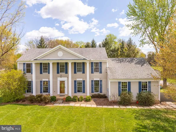 24 Steeple Chase Dr, Shenandoah Junction, WV 25442