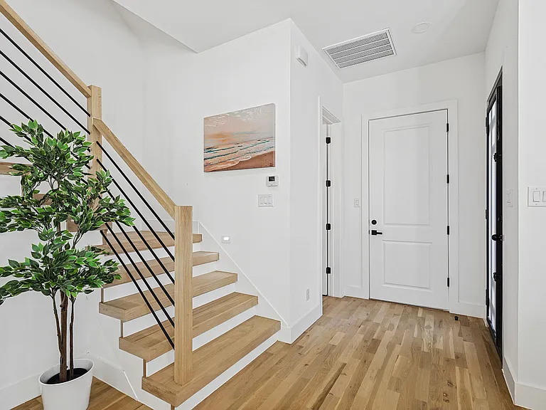 2347 Kings Rd — Photo 39