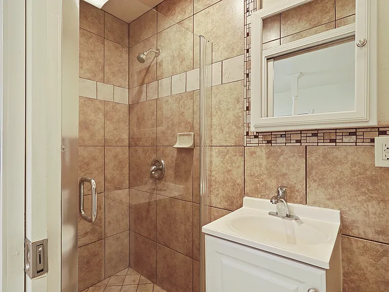 324 Flora St — Photo 20