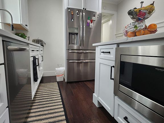 4th image of 2717 N Richmond St #2