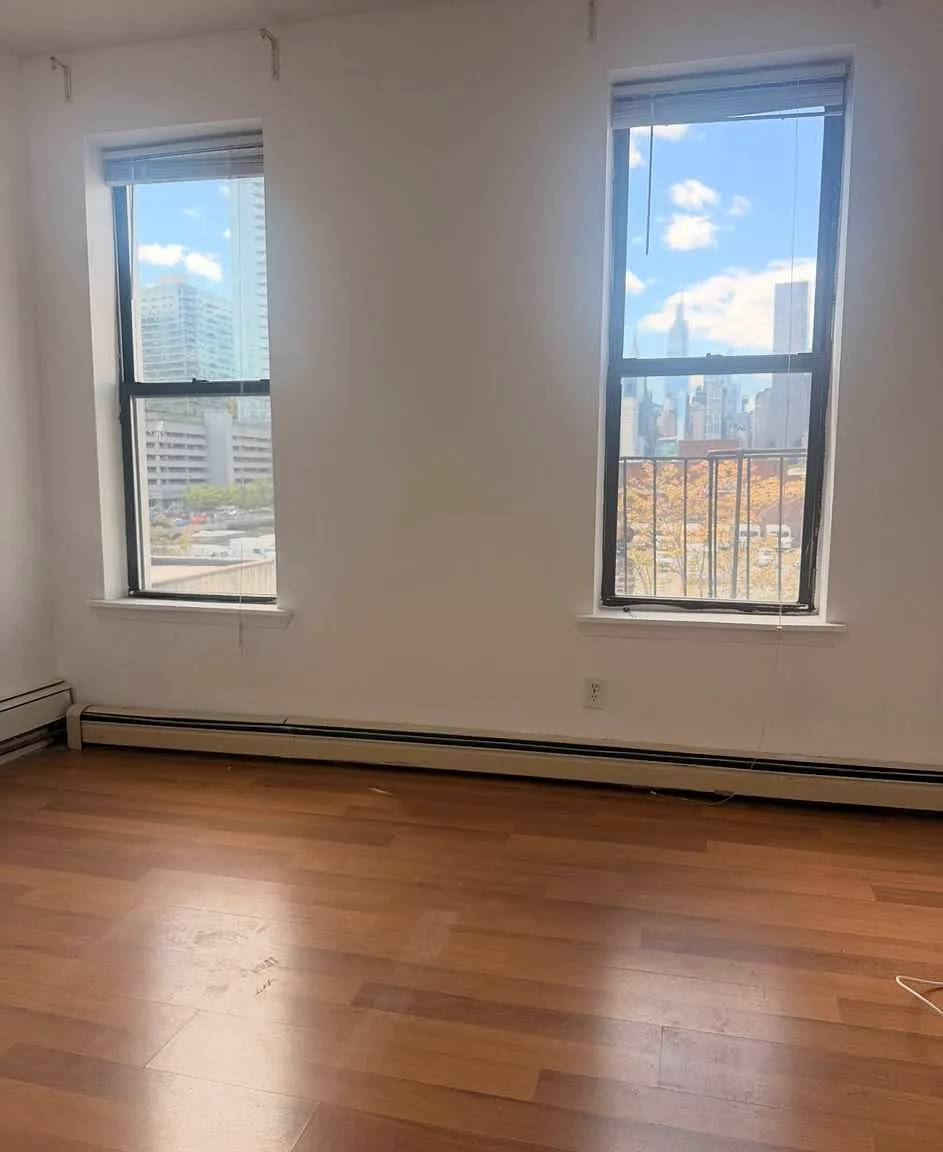 45-06 Vernon Boulevard — Photo 1