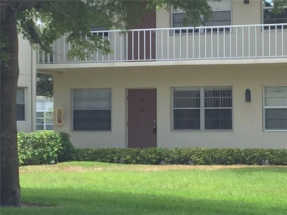 1st image of 49 Woodland Dr