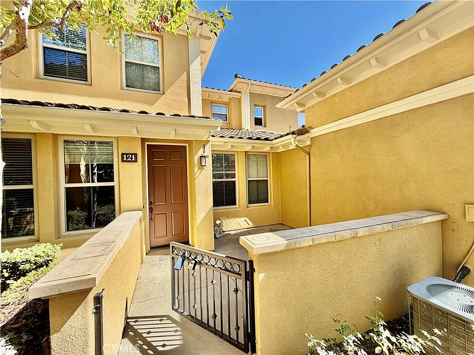 121 Chantilly