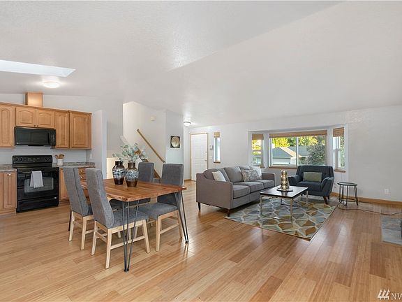 4th image of 1115 214th Pl SW