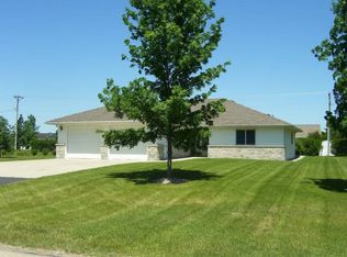 910 Pinewood Ln, Perham, MN 56573