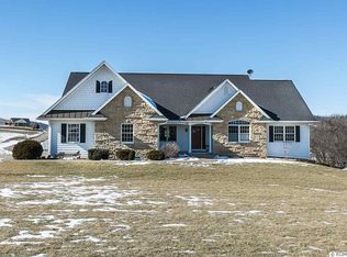 10525 Freedom Rdg, Dubuque, IA 52003