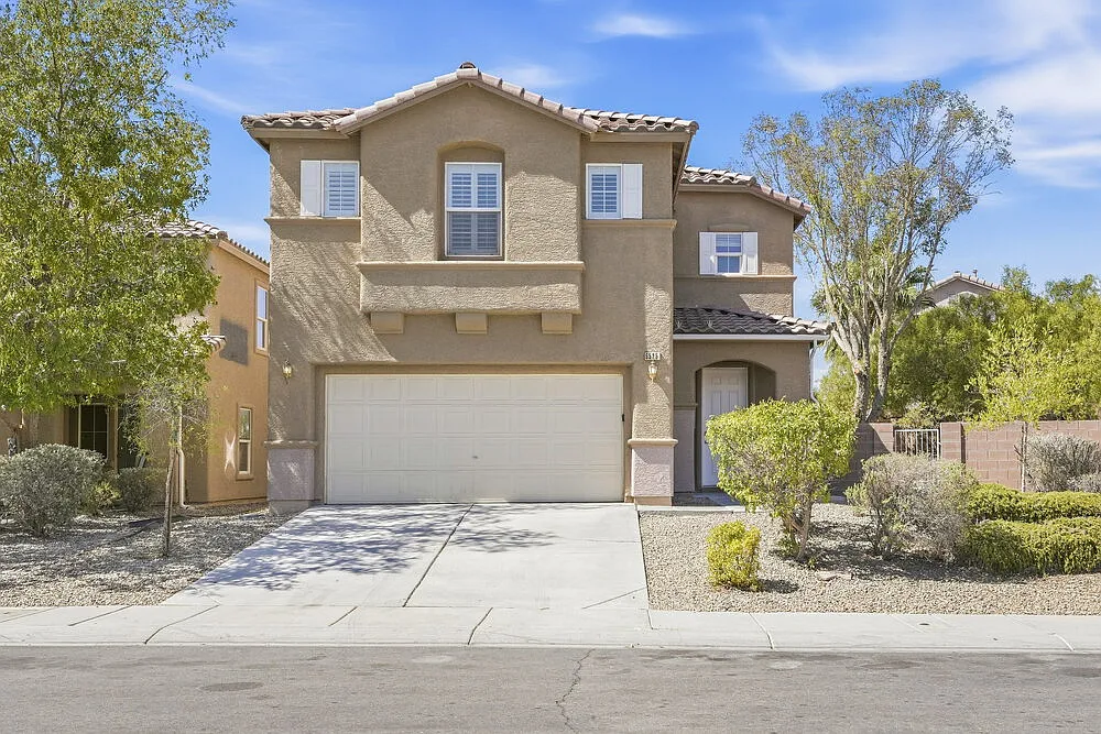 4 bed, 3.0 bath, 2206 sqft, $2,395 — Photo 1