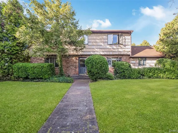 1 Wunaquit Drive, Bayville, NY 11709