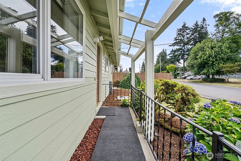 3rd image of 11833 SE 272nd Place