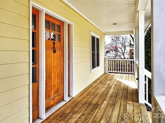 5th image of 113 Craggy St