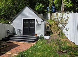 38 Gnarled Hollow Rd, East Setauket, NY 11733