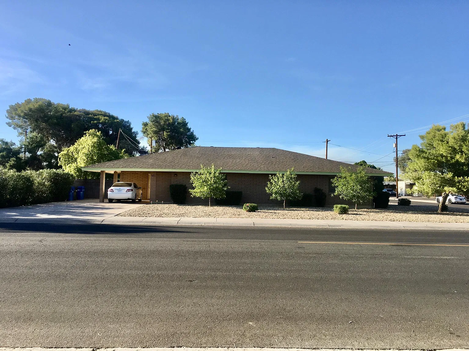 2102 W Orangewood Ave — Photo 1