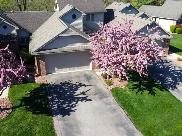 3108 N Rivers Edge Dr, Wayne, MI 48184