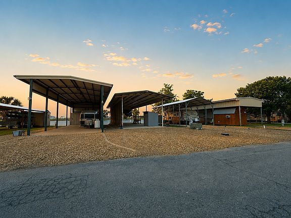 4th image of 2058 Pelican Isle Dr