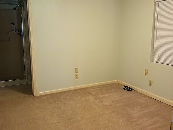 Front bedroom/office with fu