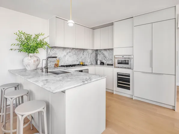 250 East 25th Street PHC image 3 of 21