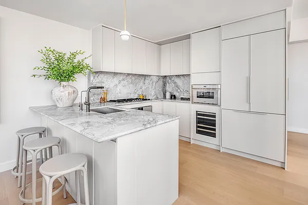 Sold by One Realty Global Corp | media 29