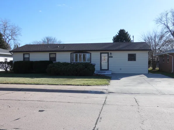 1612 Birchwood Rd., North Platte, NE 69101