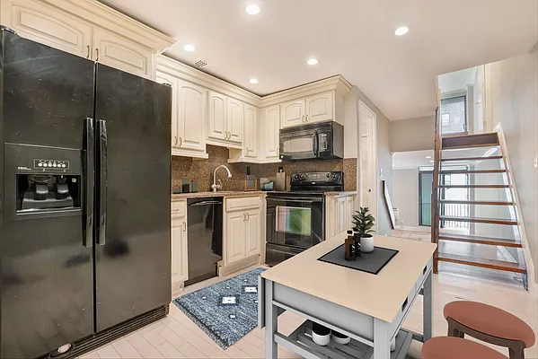 Rented by Bond New York | media 14