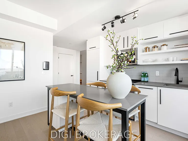 560 Rideau St #606 — Photo 13