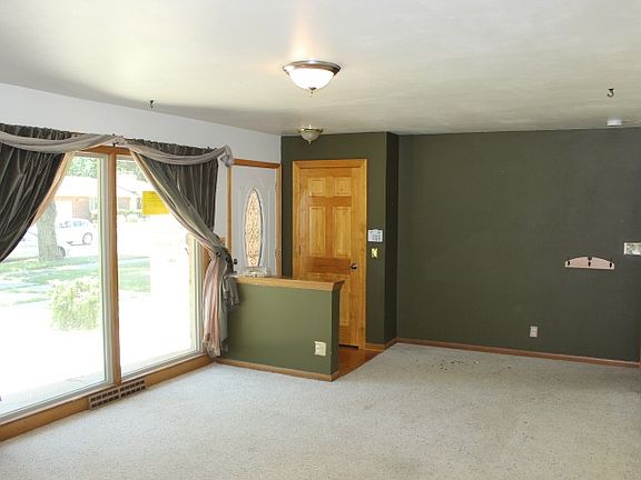 5th image of 2407 Sauber Ave