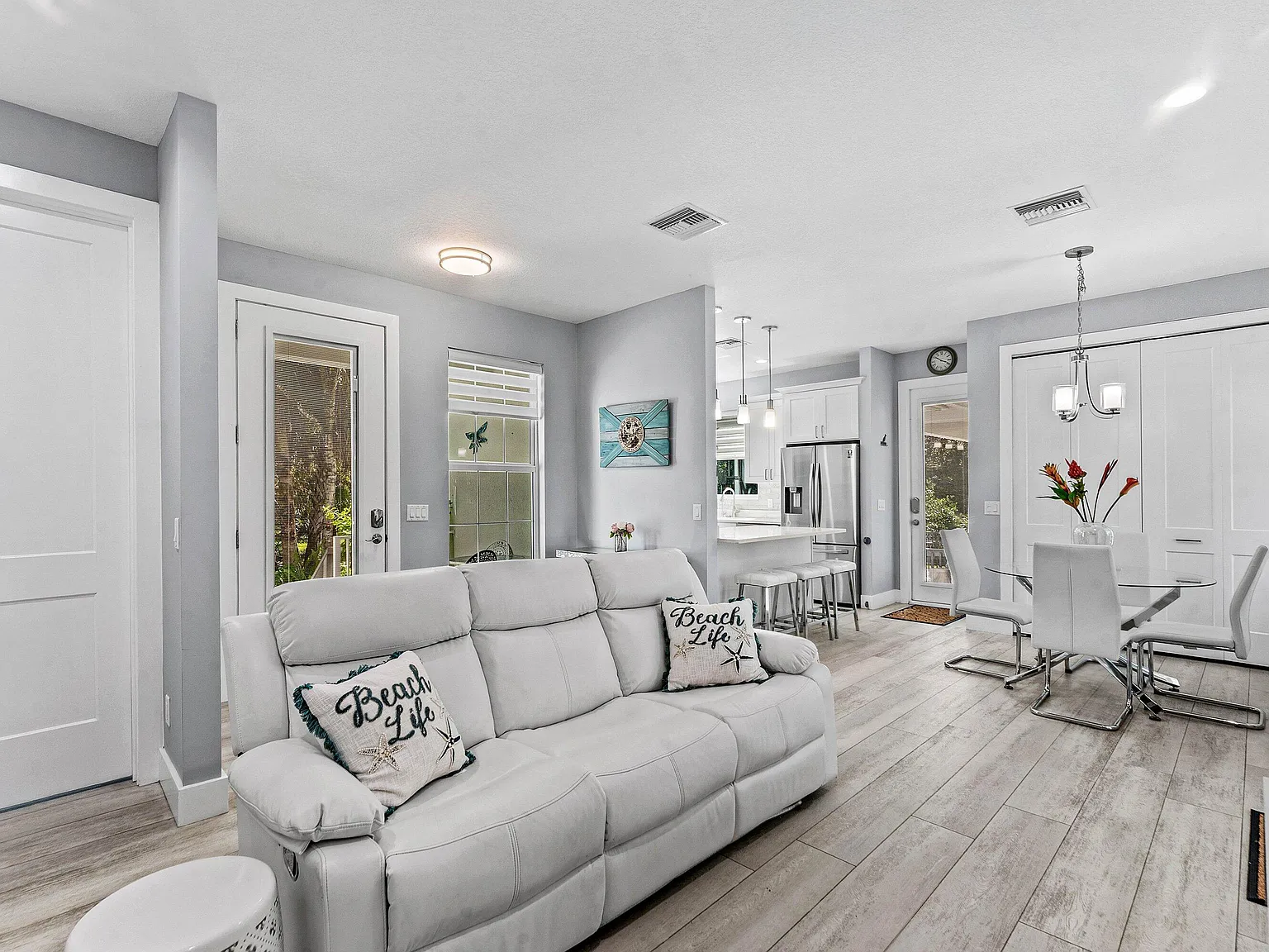 2 bed, 2.0 bath, 1000 sqft, $4,000 — Photo 4