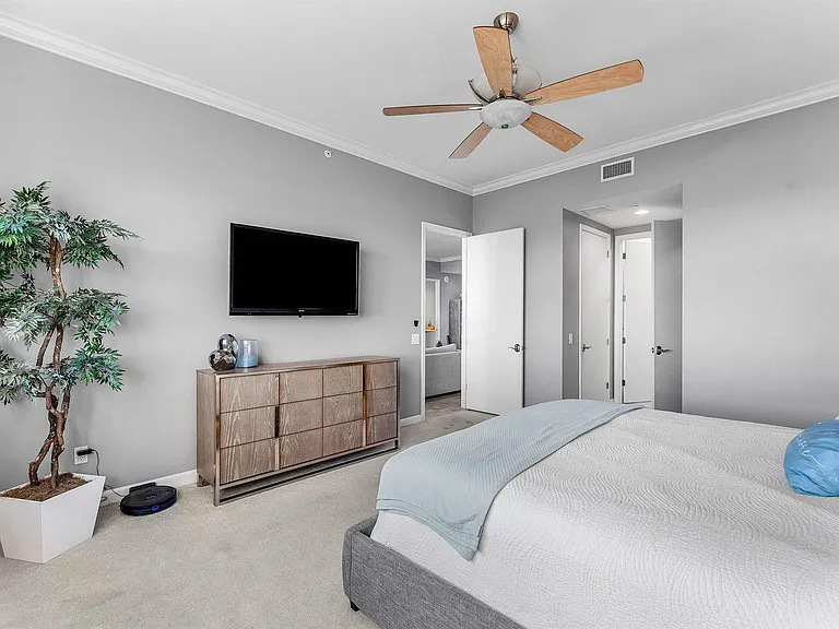 2640 Lake Shore Dr #2215 — Photo 17