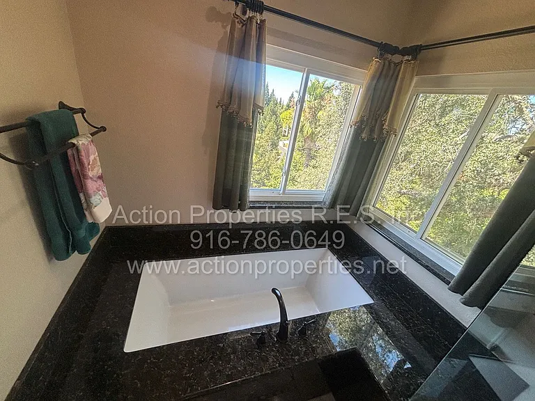 4726 Abbey Hl — Photo 39