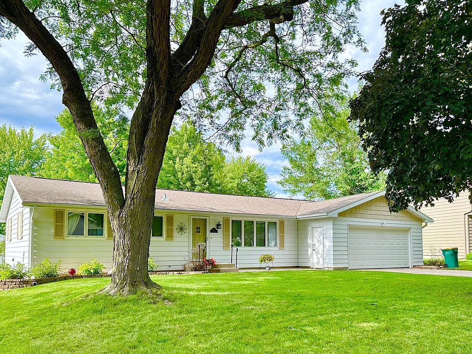 1st image of 1013 Skylark Ln