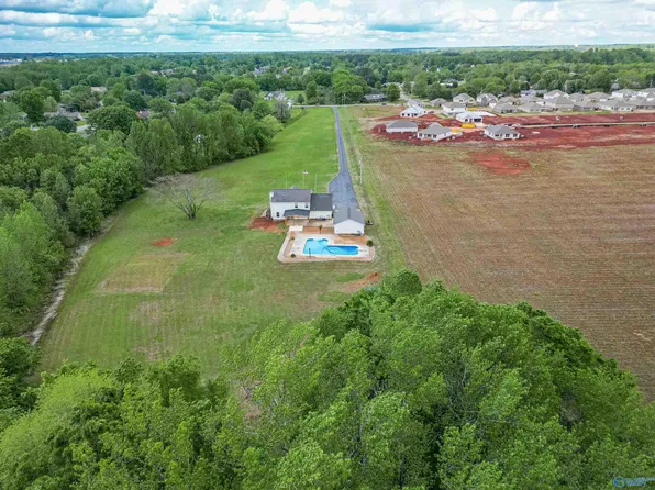 520 Charity Ln, Hazel Green, AL 35750