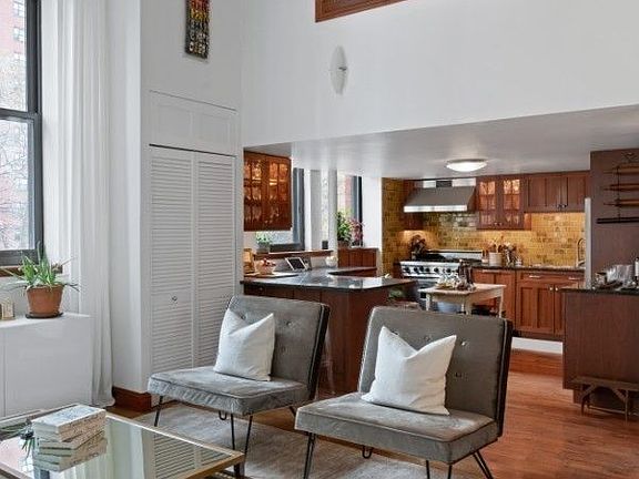 2nd image of 305 E 108th St APT 2H