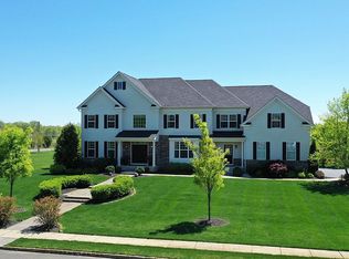 1 Manchester Ct, Columbus, NJ 08022