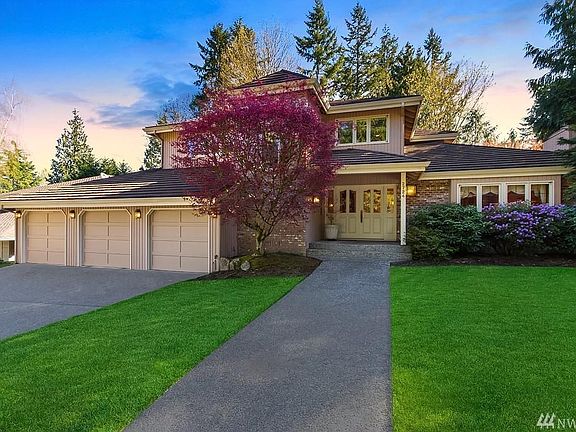 3rd image of 2724 224th Ave NE
