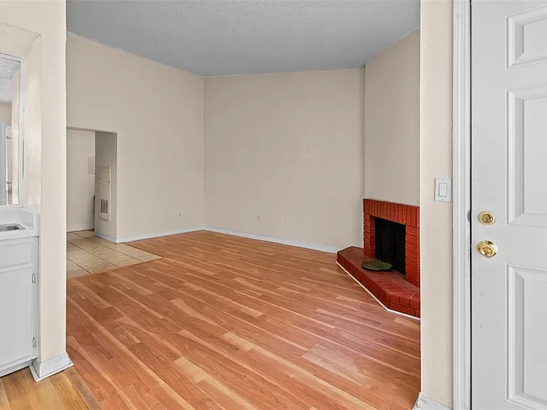 652 Saint Johns Ct #652 — Photo 7