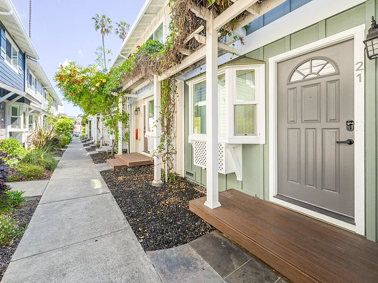 678 Bellflower — Photo 17